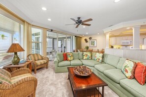 Condo, 3 Bedrooms | Living area