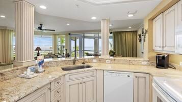 Condo, 3 Bedrooms | Private kitchen