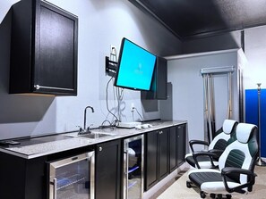 House, Multiple Bedrooms | Private kitchen - Beautiful 7 Bed Pool Home With Game Room-9117ecl 7 Bedroom Home (Davenport)