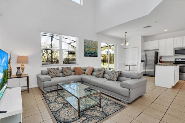 Villa, 6 Bedrooms | Living area - 400viola 6 Bedroom Villa (Davenport)