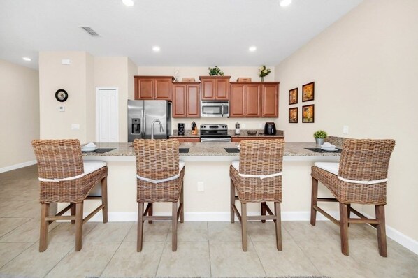 Private kitchen - 4891clock 4 Bedroom Townhouse (Kissimmee)