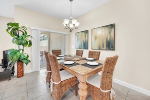 Dining - 4891clock 4 Bedroom Townhouse (Kissimmee)
