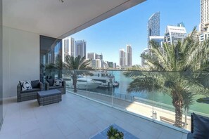 Property grounds - Free housekeeping visits during your stay - StayShort - Exceptional 3bedroom with incredible view in Dubai Marina! (Marina/JBR)
