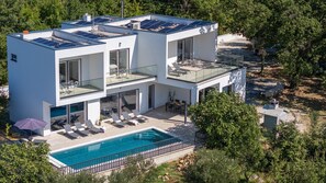 Exterior - 5-bedroom Villa Giro with heated swimming pool (Slime)