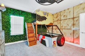 Villa, varias habitaciones | Sala de juegos