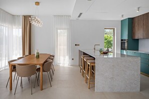 Dining - Stylish high-end home just 1,6 km from the beach featuring a heated 29 square meter pool, Table tennis, (Kastel Luksic)