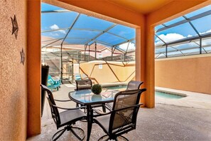 Outdoor dining - 4 Bed Pool Home With 1 K, 2 Q, 1 Twin Bedroom 4 Townhouse (Kissimmee)