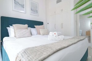 2 bedrooms, iron/ironing board, WiFi