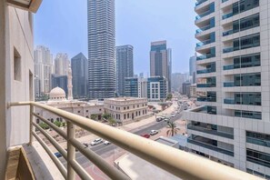 Property grounds - StayShort - Charming and Cozy 2BR Stay in Dubai Marina! (Marina/JBR)