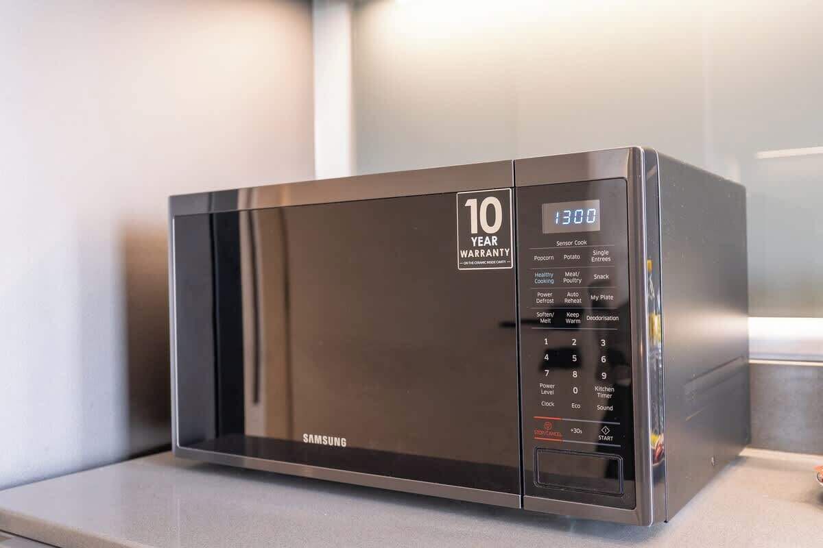 A Samsung microwave with a 10-year warranty, digital display, and multiple cooking settings.