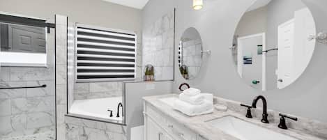 Villa, 4 Bedrooms | Bathroom | Towels