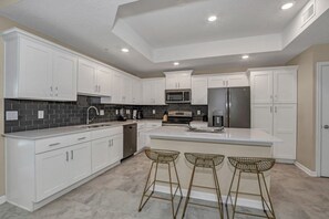 Townhome, 3 Bedrooms | Private kitchen - 3180 Para Unit 101 3 Bedroom Townhouse (Kissimmee)