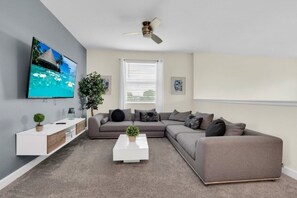 Biệt thự, 5 phòng ngủ | Khu phòng khách