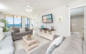 Condo, 1 Bedroom | Living area