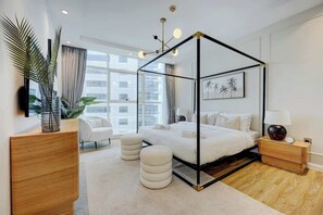 4 bedrooms, iron/ironing board, WiFi - StayShort - Skyview 4BR Duplex Penthouse Perfect for Families in Marina! (Marina/JBR)