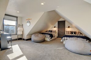 Room - Silver Lining Circle 4 Bedroom Home (Fraser)