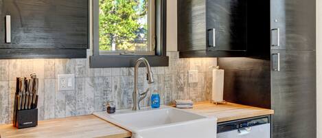 Casa, 4 habitaciones | Cocina privada | Frigorífico, horno, cafetera o tetera y tostadora