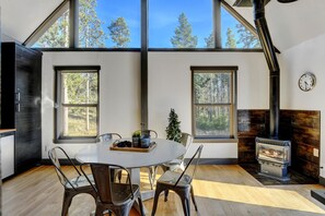 Dining - Silver Lining Circle 4 Bedroom Home (Fraser)