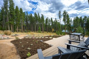 House, 4 Bedrooms | Outdoor dining - Silver Lining Circle 4 Bedroom Home (Fraser)