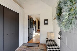 House, 4 Bedrooms | Interior - Silver Lining Circle 4 Bedroom Home (Fraser)