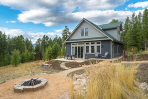 House, 4 Bedrooms | Exterior - Silver Lining Circle 4 Bedroom Home (Fraser)