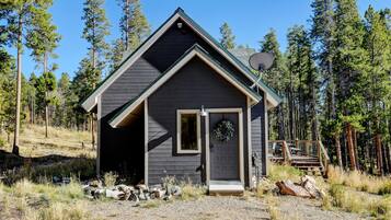 House, 4 Bedrooms | Exterior