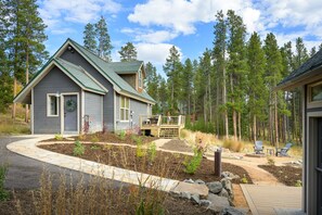 Nhà, 4 phòng ngủ | Ngoại thất