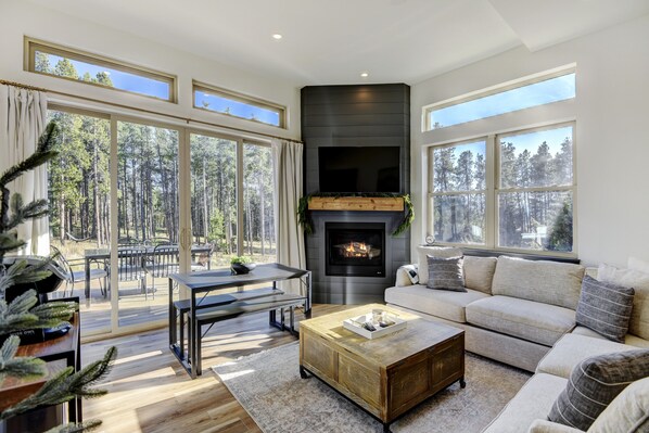 House, 4 Bedrooms | Living area | Smart TV - Silver Lining Circle 4 Bedroom Home (Fraser)