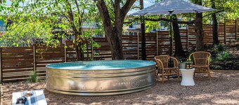 Urban Cowboy Villas - Heart of 704