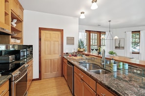 Micro-ondas, fogão, cooktop, chaleira elétrica