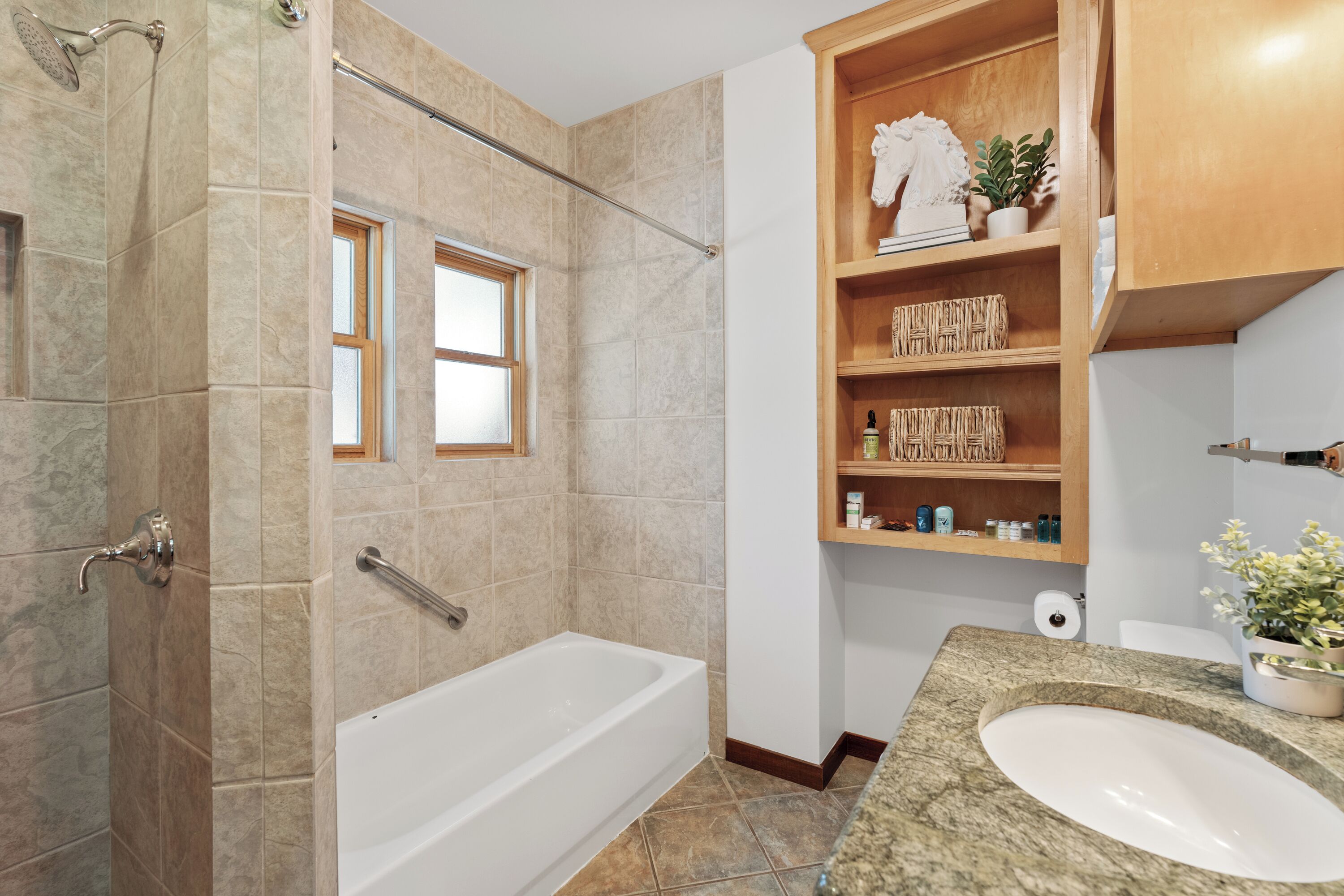 舒适独立别墅, 城市景观 | 浴室 | 淋浴/盆浴组合、毛巾、肥皂、洗发水