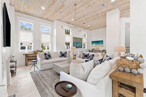 スマートテレビ、暖炉、ステレオ