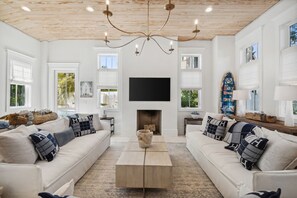 Smart-TV, Kamin, Stereoanlage