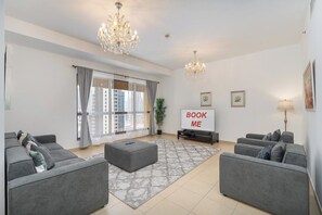 TV - Fabulous 3 BR apartment for your family in JBR! (Marina/JBR)