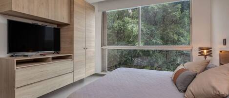 1 bedroom, desk, iron/ironing board, WiFi