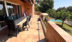 Outdoor dining - Villa les Lauriers (Bandol)