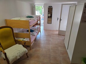 4 Schlafzimmer, Bügeleisen/Bügelbrett, kostenloses WLAN, Bettwäsche