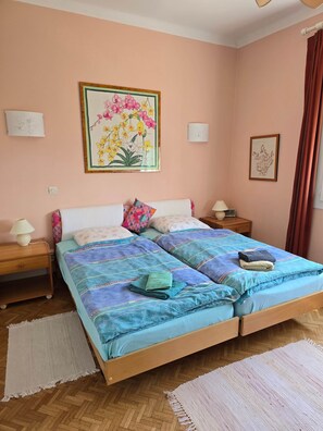 4 多间卧室、熨斗/熨衣板、免费 WiFi、床单