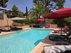 Alberca al aire libre y alberca climatizada