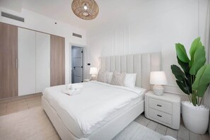 1 bedroom, desk, iron/ironing board, WiFi - StayShort - Elegant 1-Bedroom Apartment in Jumeirah Village Triangle with Balcon (دبي)