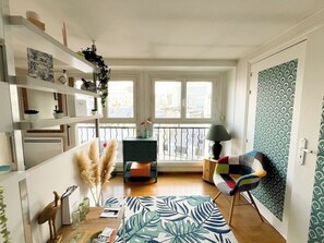 Interior - Bright, modern apartment ideally located (Paris)