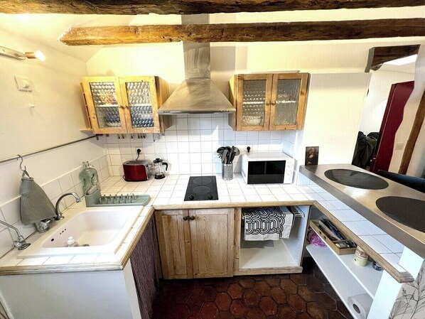 Cookware/dishes/utensils