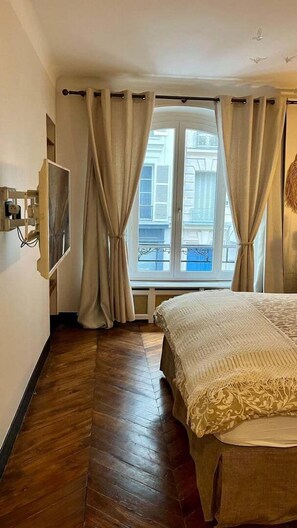 1 bedroom, internet, bed sheets