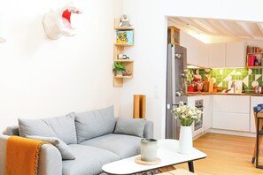 TV - Chic Hideaway with Sacré-Coeur View - Paris 9th (Paris)