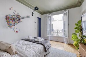 1 quarto, ferros/tábuas de passar roupa, acesso à internet