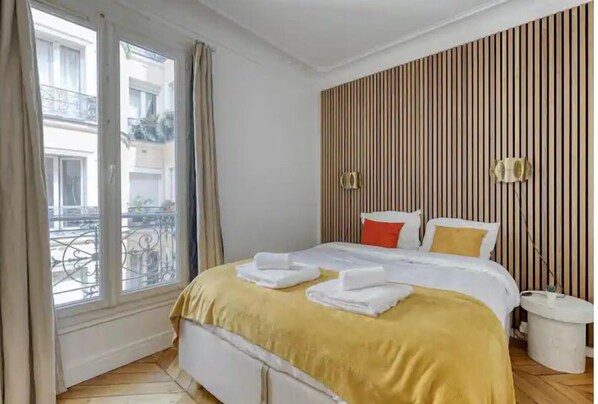 1 slaapkamer, een strijkplank/strijkijzer, internet, beddengoed