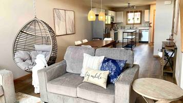 TV, fireplace, ping pong