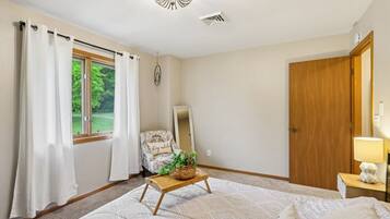 2 makuuhuonetta, työpöytä, silitysrauta/-lauta, Wi-Fi