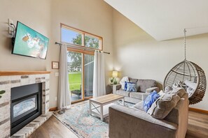TV, fireplace, ping pong