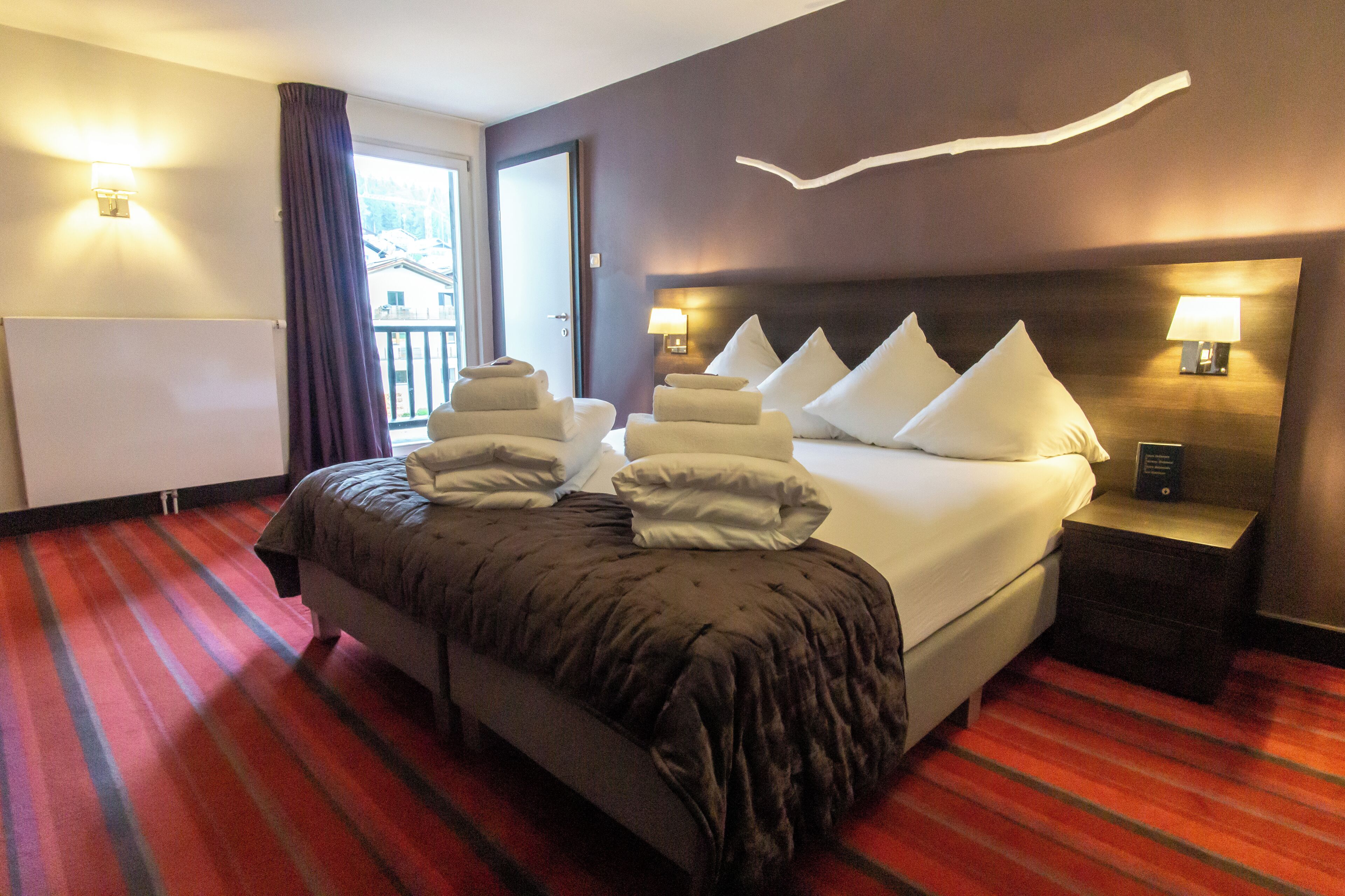 Comfort-Doppelzimmer | Zimmersafe, Verdunkelungsvorhänge, kostenloses WLAN, Bettwäsche